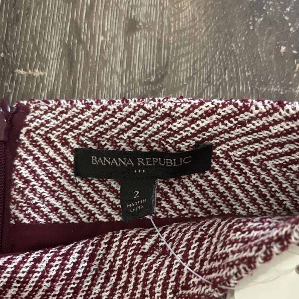 Banana Republic A-Line Skirt in Pink and White Chevron - Picture 3 of 7